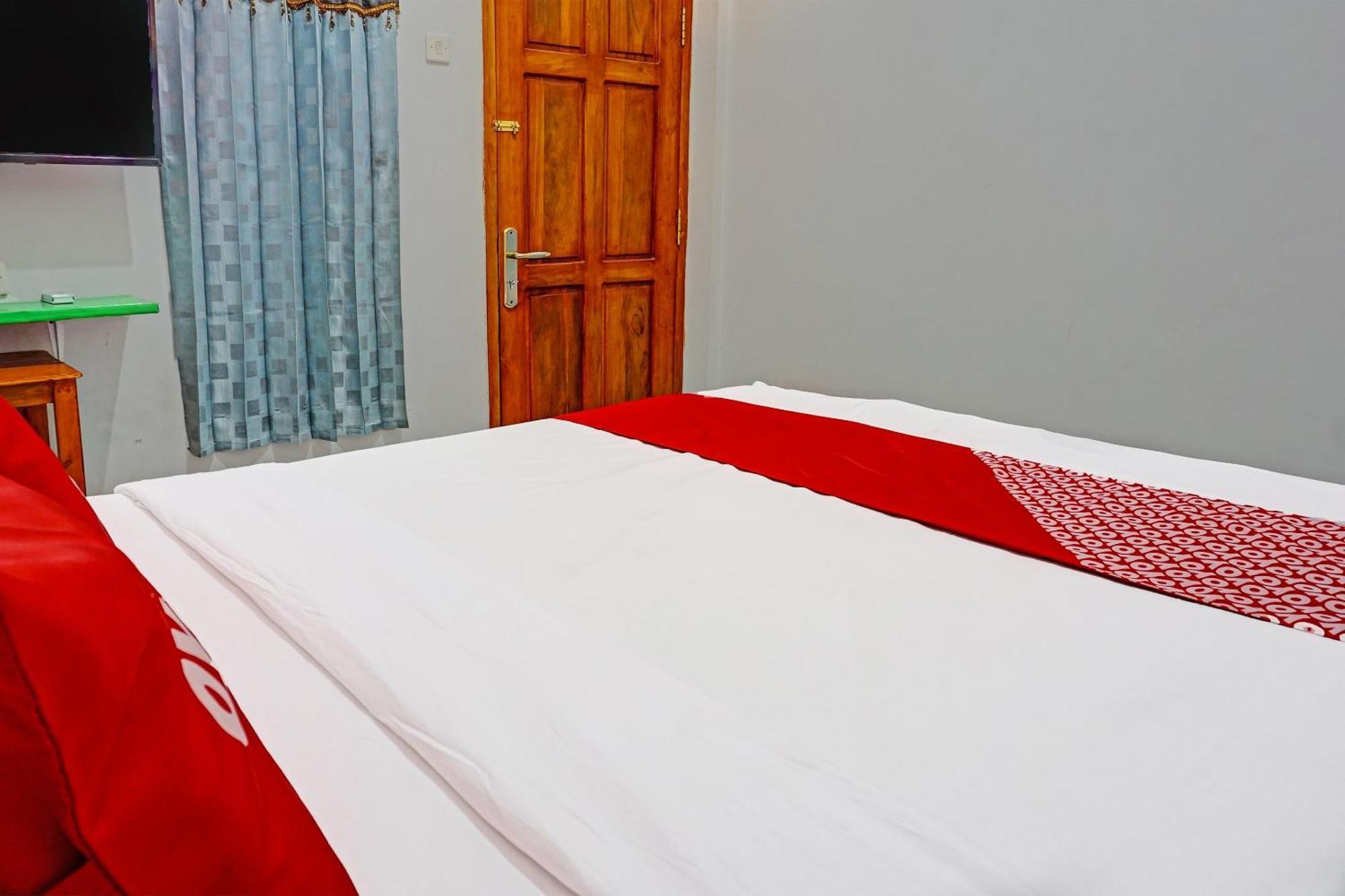 Oyo 91599 Penginapan Mutiara Мадиун Екстериор снимка